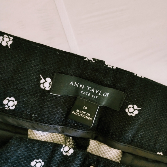 Floral printed Ann Taylor Kate dress pants - Picture 3 of 8